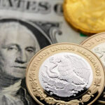 Peso mexicano revierte avance y cede frente al dólar